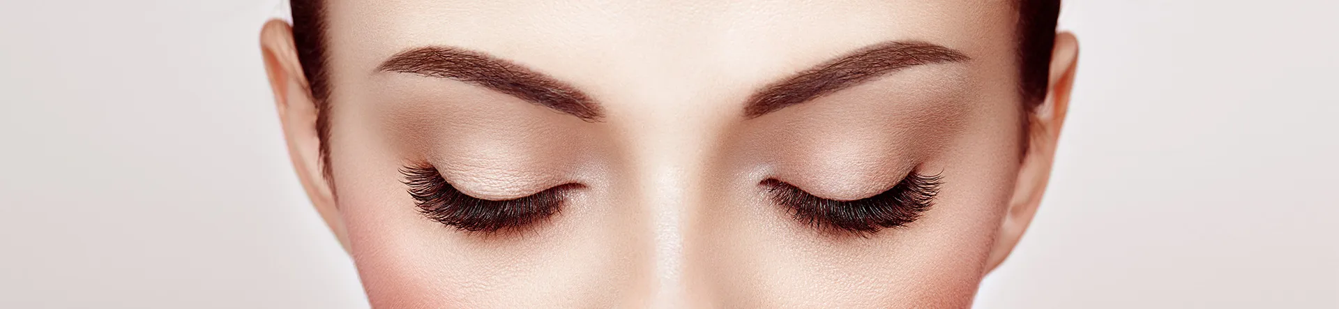 Browbar bij Blush Beauty in Oudsbergen
